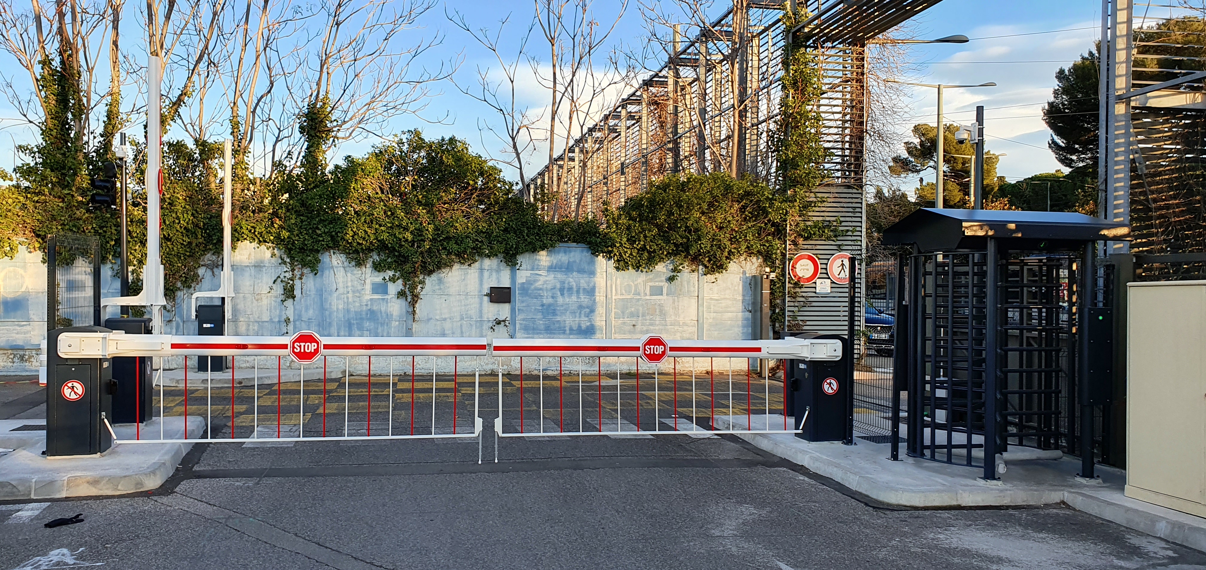 Barrière grande portée